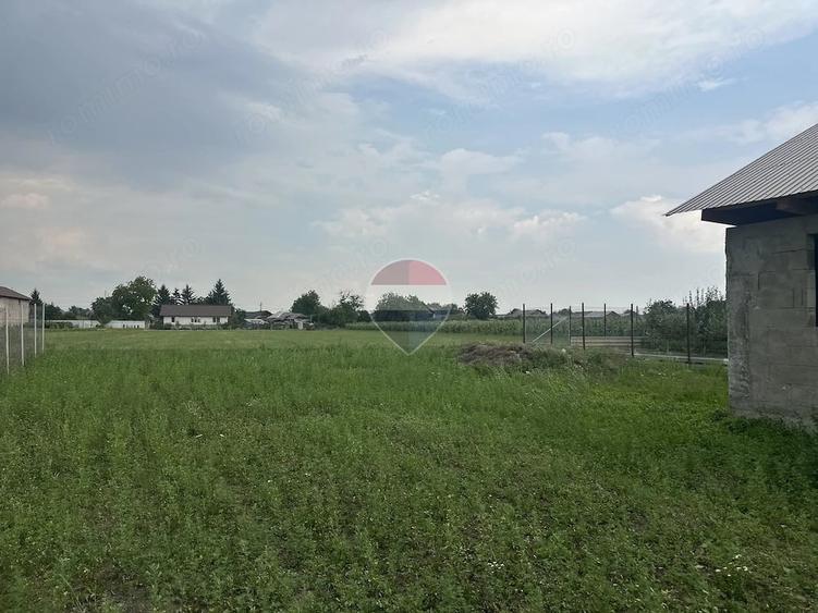 Casă cu 3 camere cu Teren 617 Mp în Slobozia (Roznov)