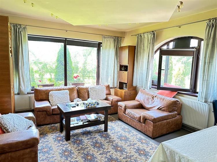 Casă individuală cu 9 camere cu Teren 900 Mp în Ultracentral