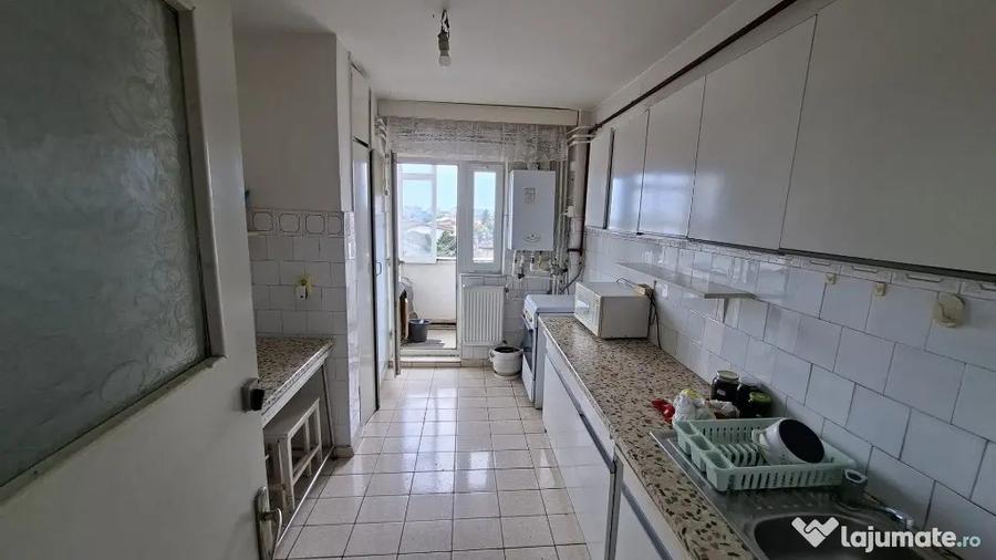Apartament cu 4 camere decomandat în Republicii