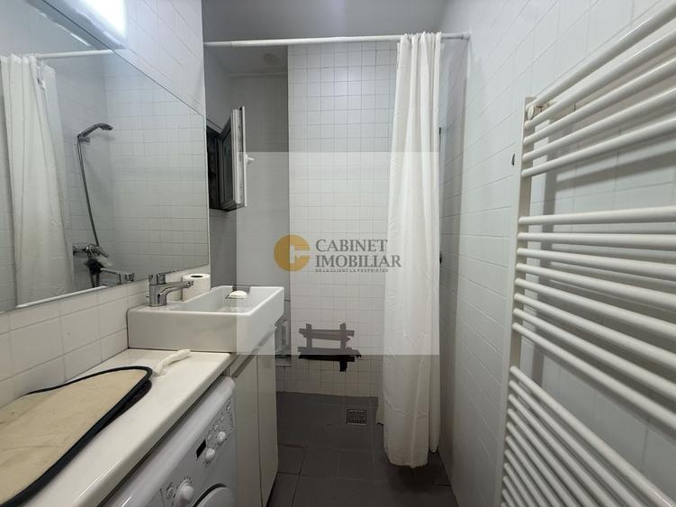 Garsonieră decomandată, mobilată în Universitate