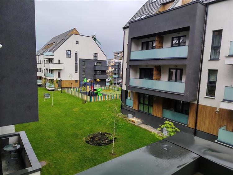 Apartament cu 2 camere decomandat în Tractorul