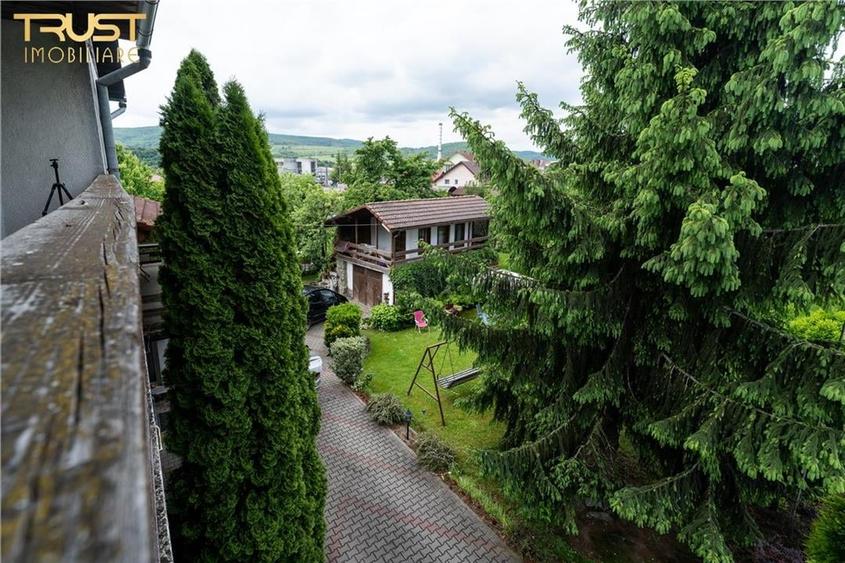 Apartament cu 9 camere semidecomandat în Central