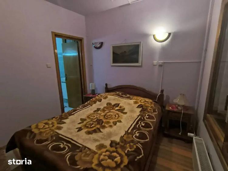Casă cu 7 camere cu Teren 840 Mp în Central