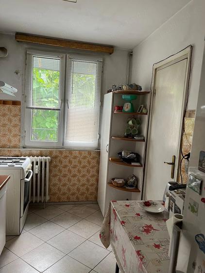 Apartament cu 3 camere semidecomandat în Brâncoveanu