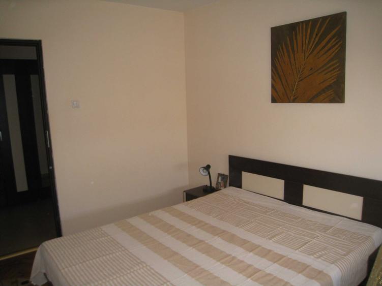 Apartament cu 3 camere decomandat în Casa de Cultură