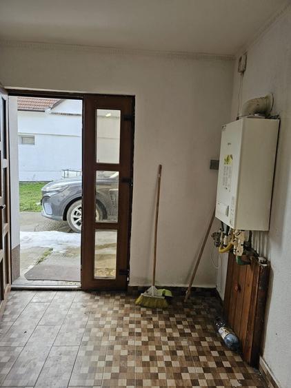Casă individuală cu 6 camere cu Canalizare în Episcopia Bihorului