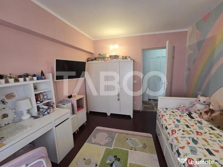 Apartament cu 3 camere decomandat în Central