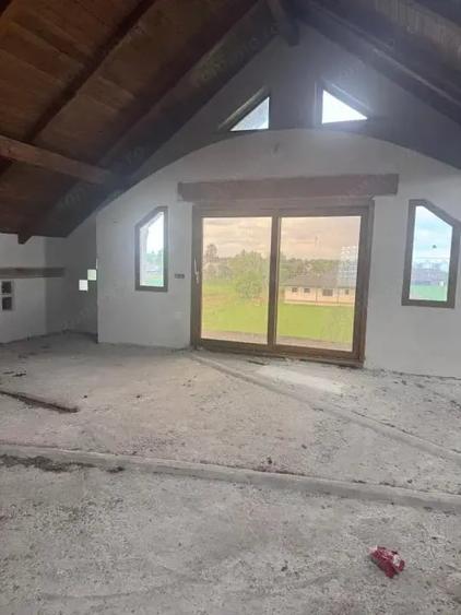 Casă cu Teren 1674 Mp în Frătăuții Vechi