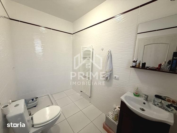 Casă cu 8 camere cu Teren 1200 Mp în Micești