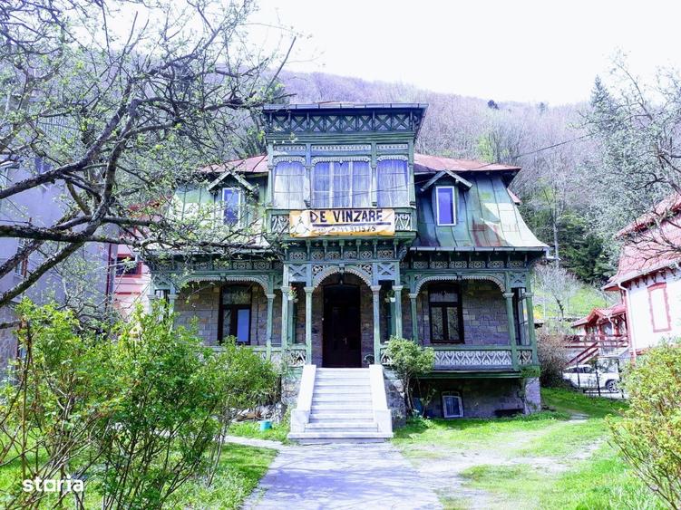 Casă cu 4 camere cu Teren 500 Mp în Central