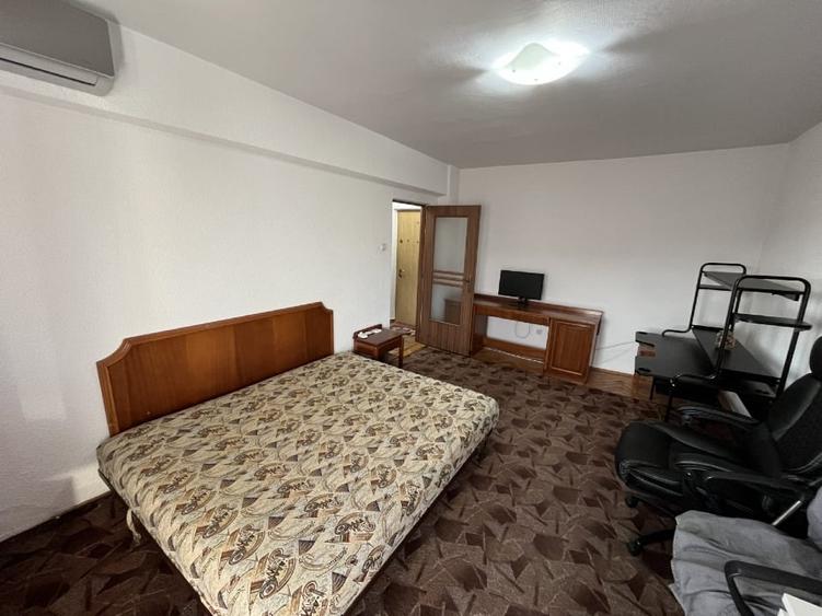 Apartament cu 3 camere decomandat, mobilat în Cetate