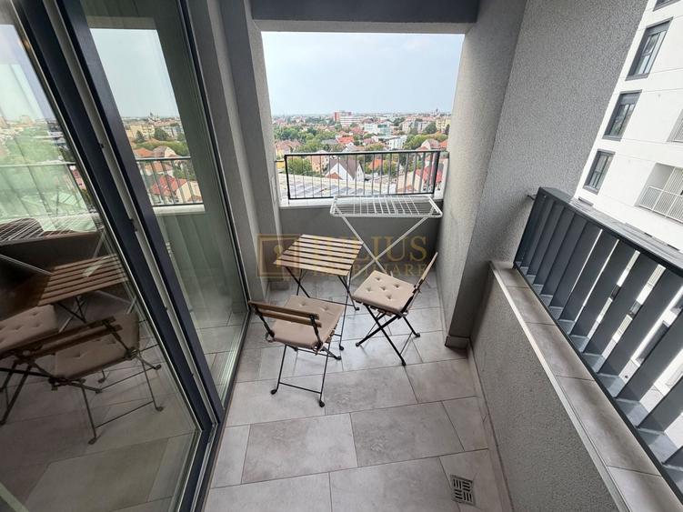Apartament cu 2 camere semidecomandat, mobilat în Central