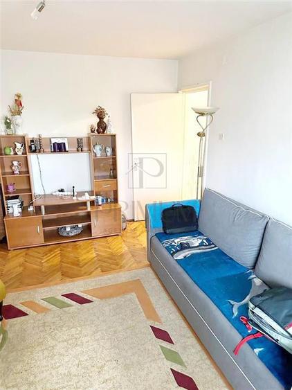 Apartament cu 3 camere semidecomandat, mobilat în Girocului — fotografia 2