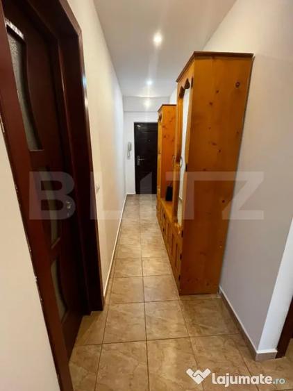 Apartament cu 3 camere semidecomandat în Centura