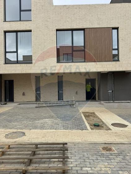 Casă individuală cu 4 camere cu Teren 158 Mp în Central