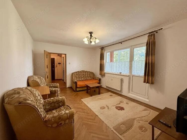 Apartament cu 3 camere semidecomandat în Dacia