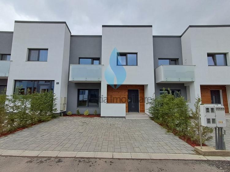 Casă cu 4 camere cu Canalizare în Valea Lupului