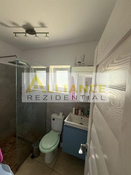 Casă individuală cu 4 camere decomandat cu Canalizare în Central
