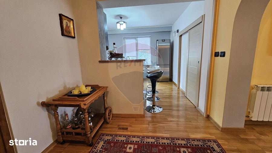 Casă cu 8 camere cu Teren 811 Mp în Obcini
