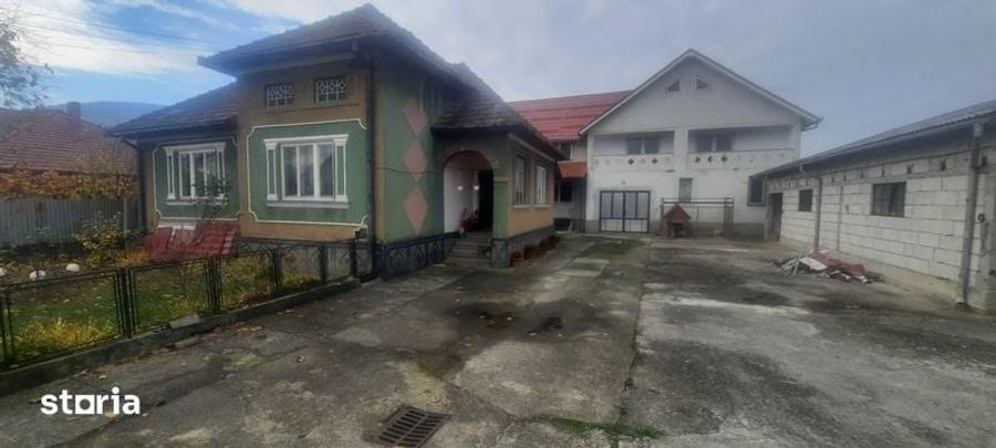 Casă cu 4 camere cu Teren 300 Mp în Central