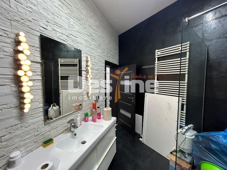 Apartament cu 4 camere semidecomandat în Universitate
