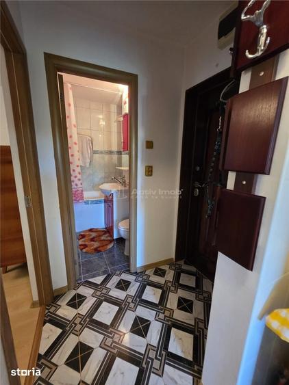 Apartament cu 3 camere semidecomandat în Micro 14