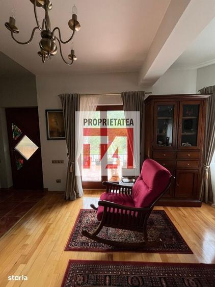 Casă cu 4 camere în Colțirea