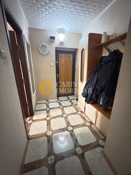 Apartament cu 4 camere decomandat, mobilat în Nicolina