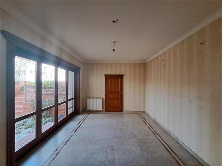 Casă individuală cu 10 camere cu Canalizare în Grigorescu