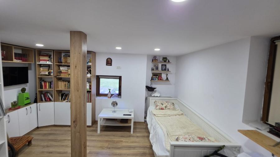 Casă individuală cu 5 camere cu Teren 1000 Mp în Frumușani