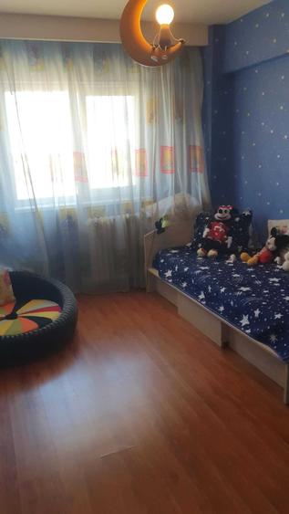 Apartament cu 4 camere semidecomandat în Brâncoveanu