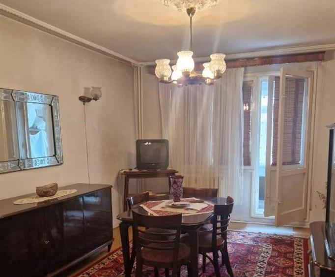Apartament cu 3 camere semidecomandat în Crângași