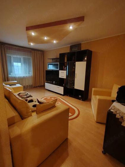 Apartament cu 3 camere decomandat în Micro 16