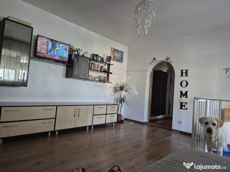 Apartament cu 3 camere semidecomandat în Colentina