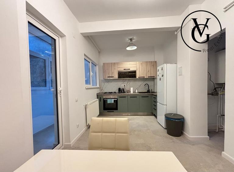 Apartament cu 4 camere semidecomandat, mobilat în Universitate