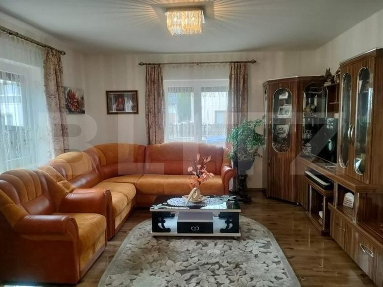 Casă individuală cu 8 camere cu Garaj în Marginea