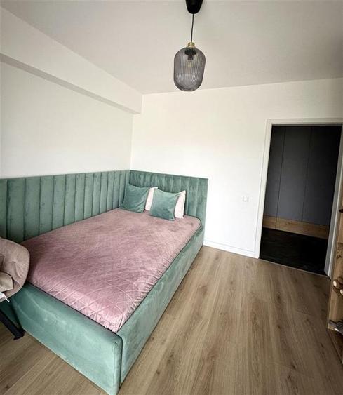 Apartament cu 3 camere decomandat, mobilat în 13 Decembrie