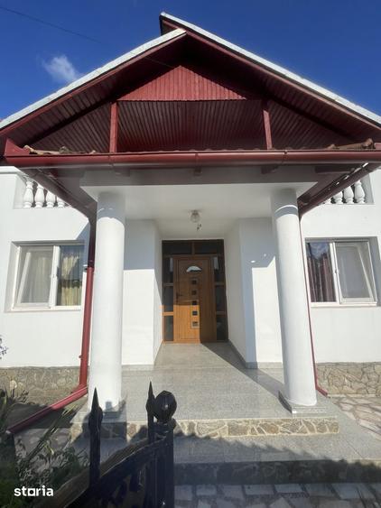 Casă cu 3 camere cu Teren 2300 Mp în Central
