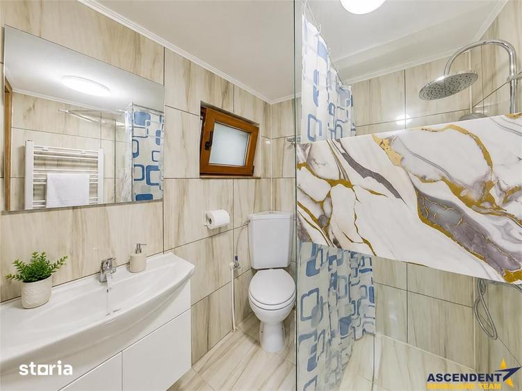 Corp de casa cu 2 imobile, intrari separate, pod si beci generos, Cent - 8