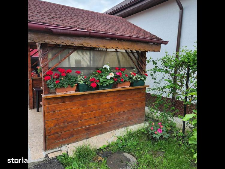 Casă cu 7 camere cu Teren 563 Mp în Exterior Vest