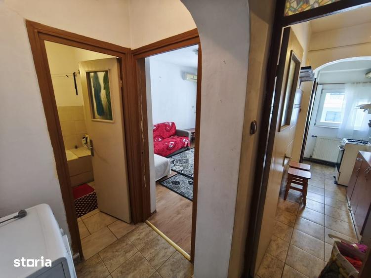Garsonieră în Vest