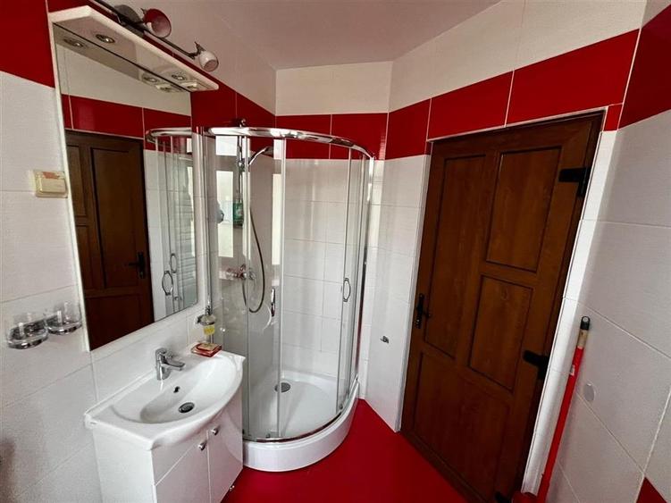 Apartament cu 2 camere semidecomandat, mobilat în Ultracentral
