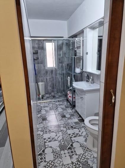 Apartament cu 2 camere decomandat, mobilat în Bistrița Lac