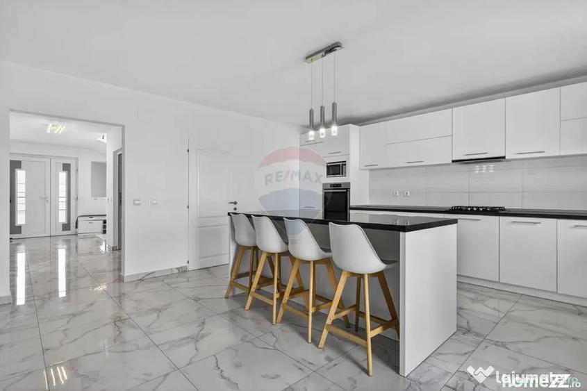 Casă cu 9 camere cu Teren 600 Mp în Fântânele