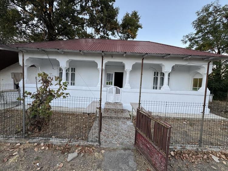 Casă cu 2 camere în Șerbănești