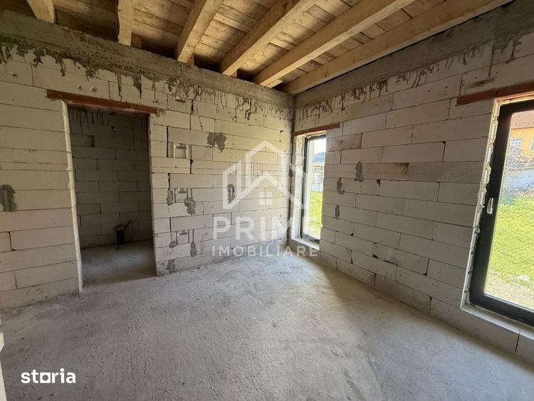 Casă cu 4 camere cu Teren 433 Mp în Teiu