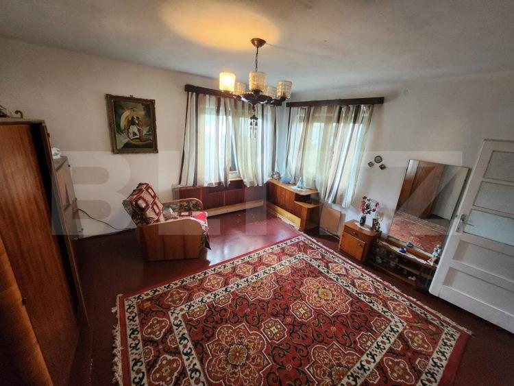 Casă individuală cu 6 camere cu Canalizare în Est