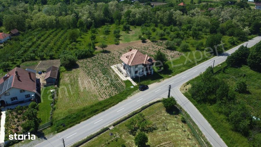 Casă cu 6 camere cu Teren 14710 Mp în Șuici