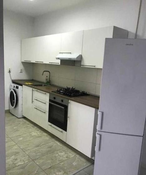 Apartament cu 2 camere semidecomandat, mobilat în Regie