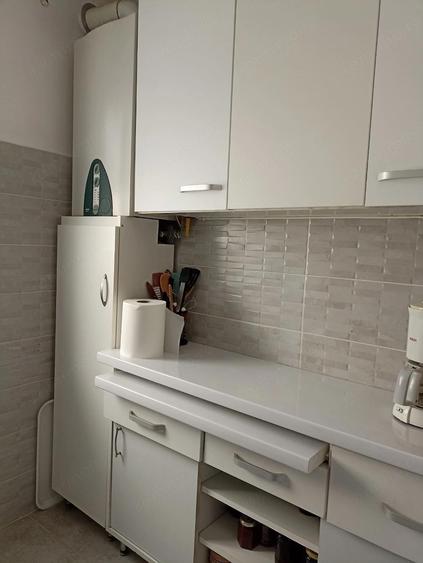 Apartament cu 3 camere semidecomandat în Est